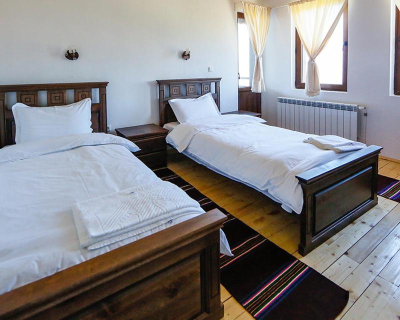 Калпаците - Kalpacite Guest Houses Skrebatno Exterior foto